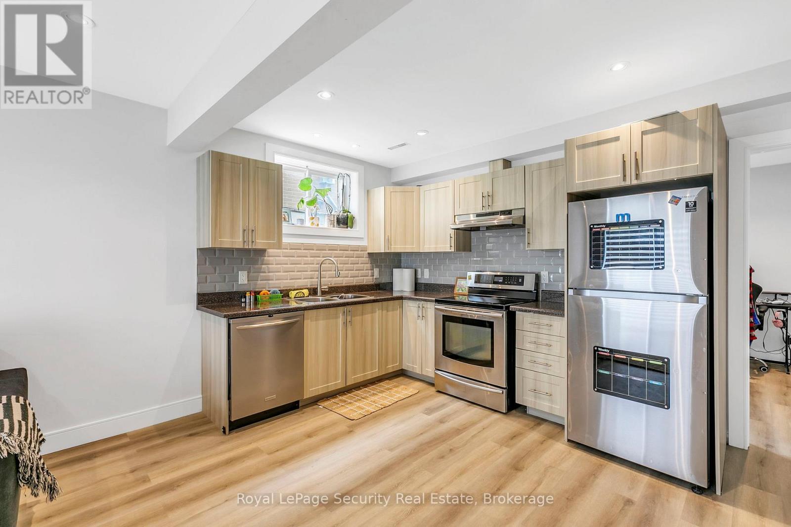 251 Thistle Down Boulevard, Toronto, Ontario  M9V 1K6 - Photo 23 - W12104892