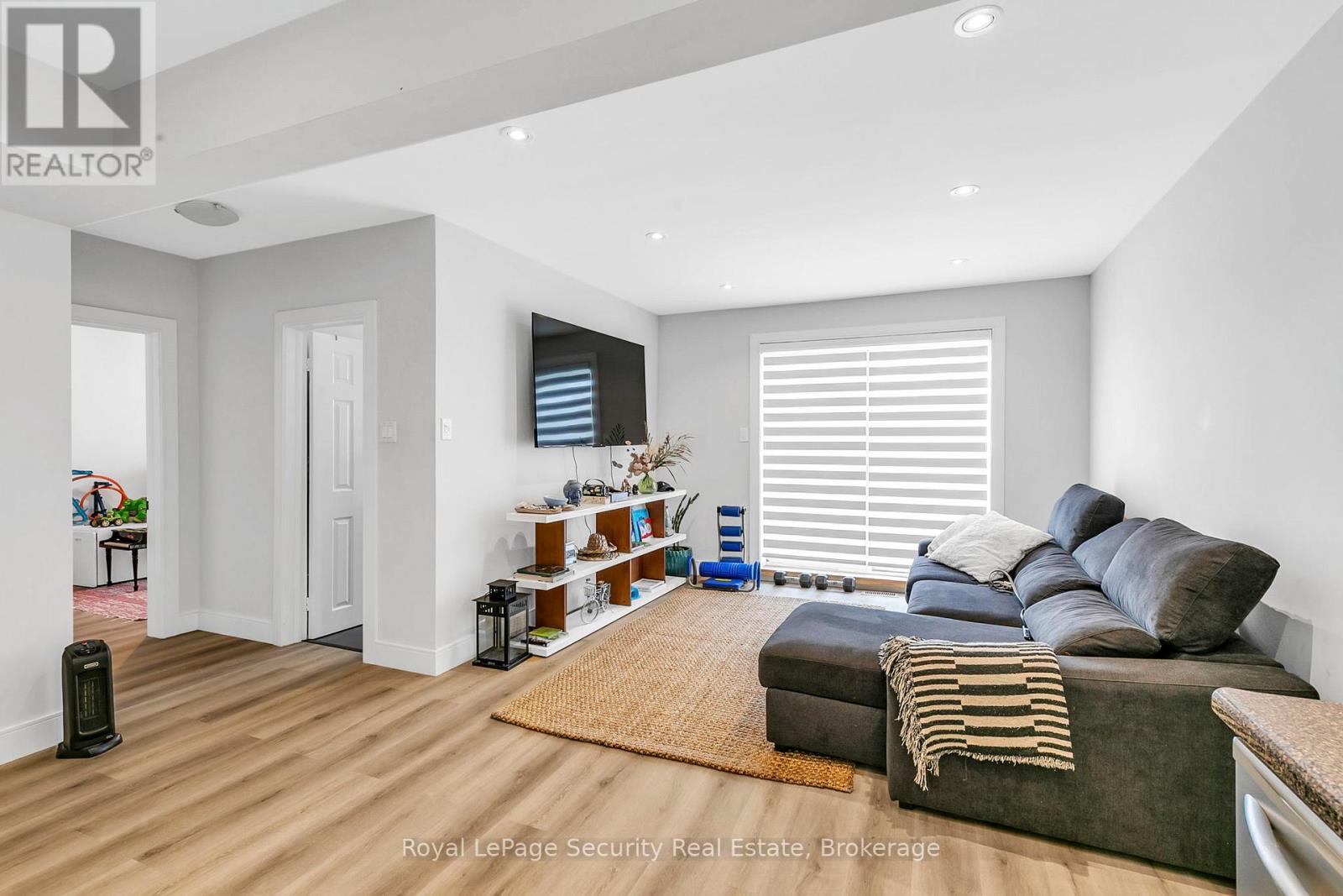251 Thistle Down Boulevard, Toronto, Ontario  M9V 1K6 - Photo 24 - W12104892