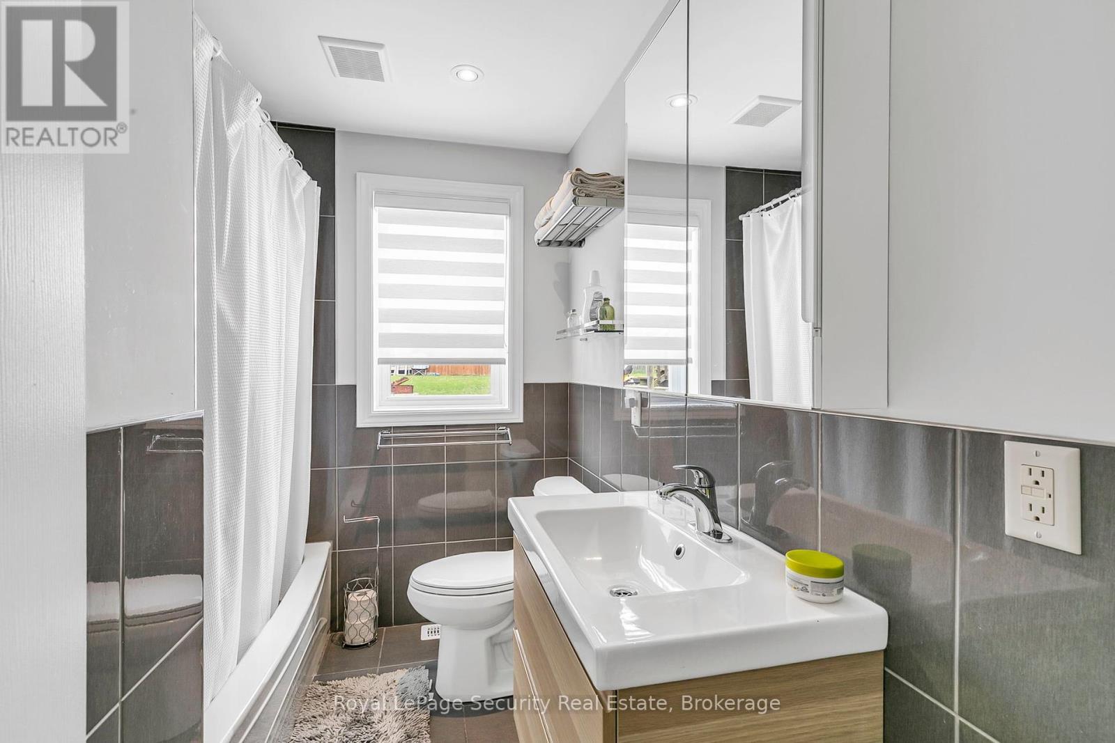251 Thistle Down Boulevard, Toronto, Ontario  M9V 1K6 - Photo 26 - W12104892