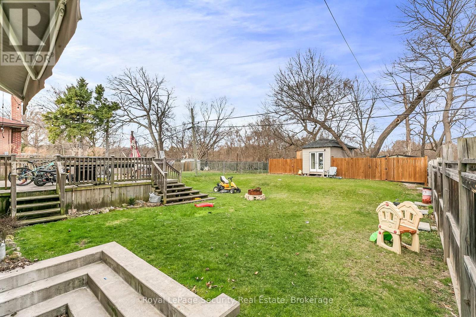 251 Thistle Down Boulevard, Toronto, Ontario  M9V 1K6 - Photo 31 - W12104892