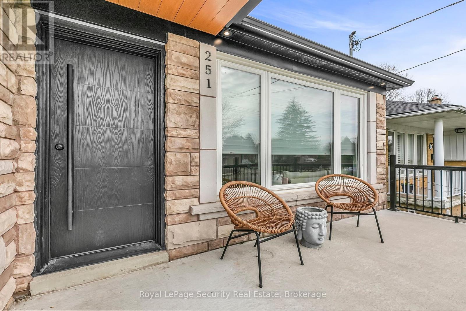 251 Thistle Down Boulevard, Toronto, Ontario  M9V 1K6 - Photo 4 - W12104892