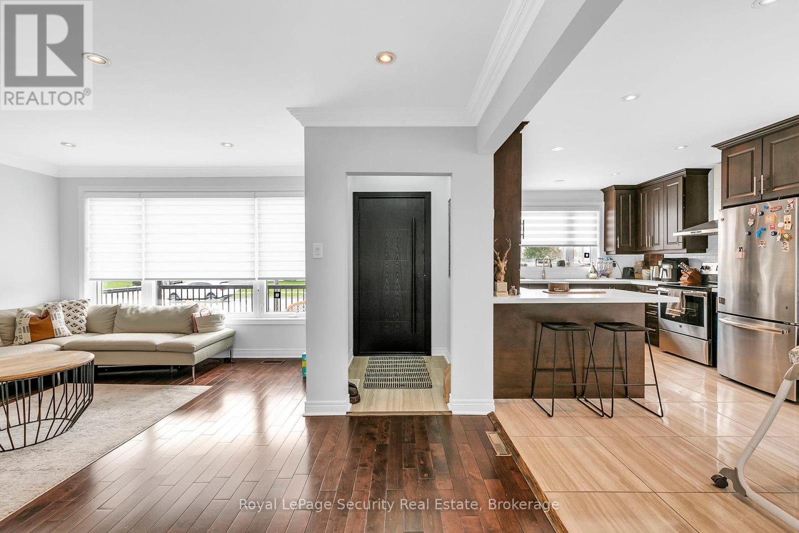 251 Thistle Down Boulevard, Toronto, Ontario  M9V 1K6 - Photo 5 - W12104892