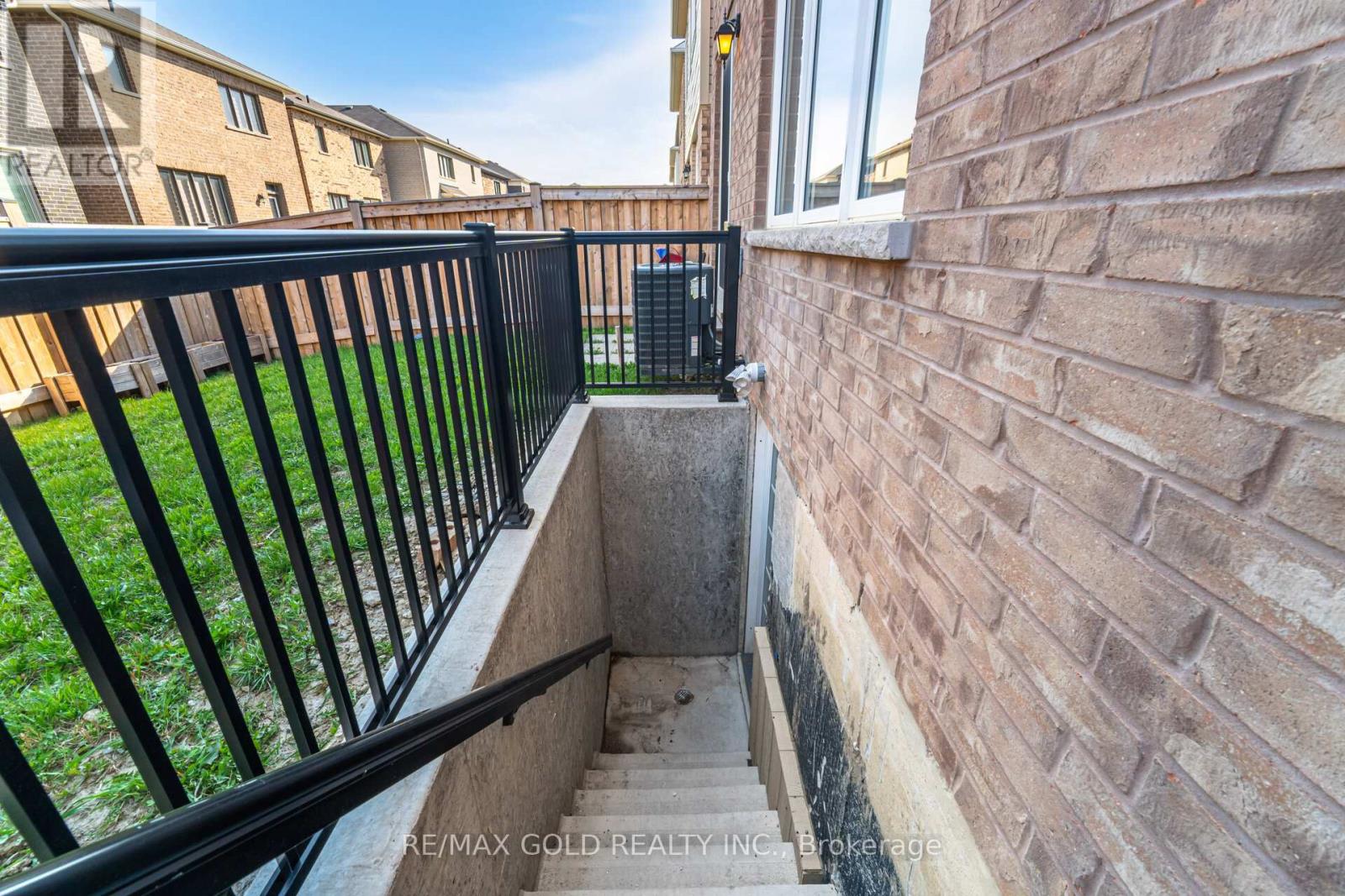 13 Redfern Street, Brampton, Ontario  L7A 4T7 - Photo 27 - W12104895