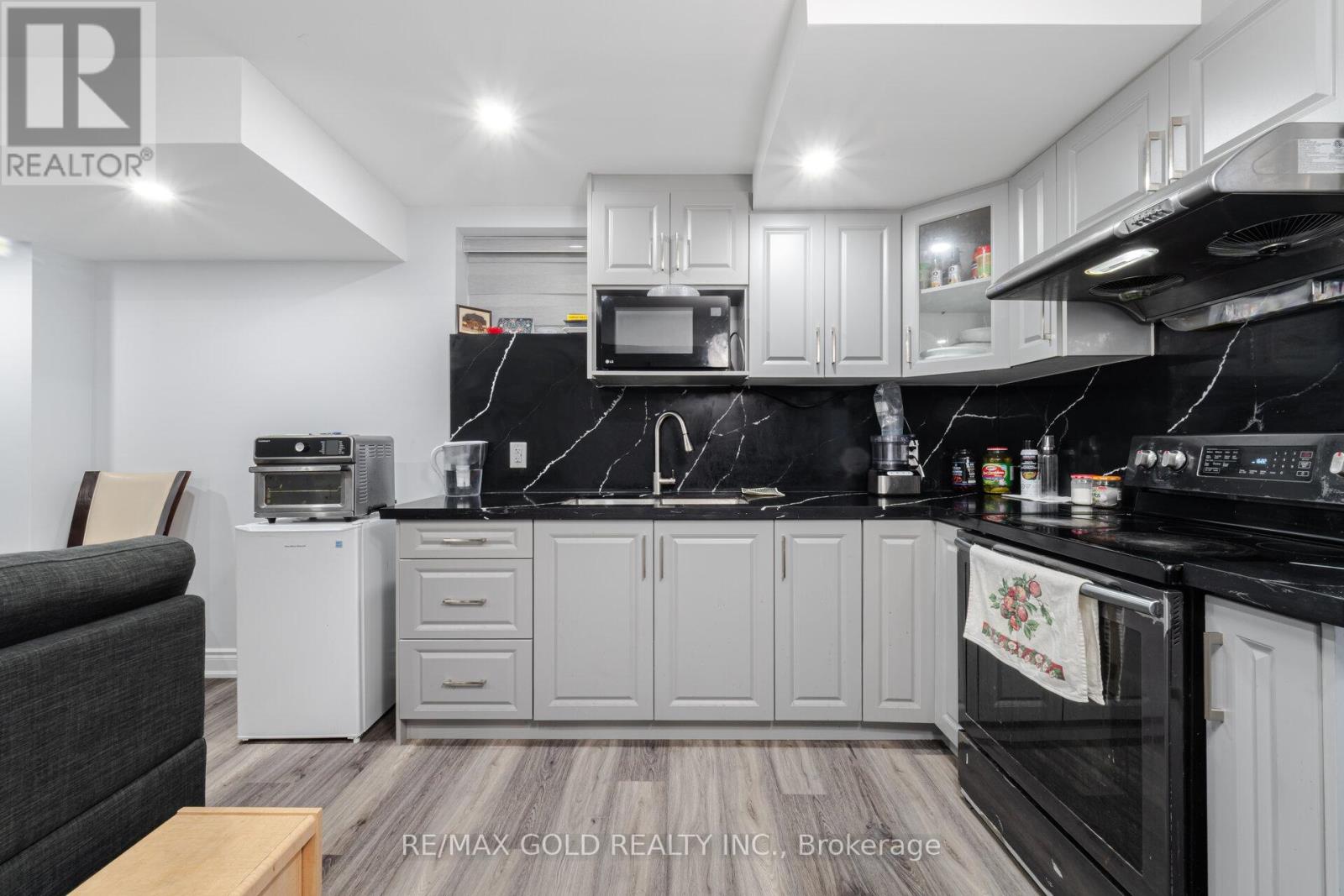 13 Redfern Street, Brampton, Ontario  L7A 4T7 - Photo 28 - W12104895