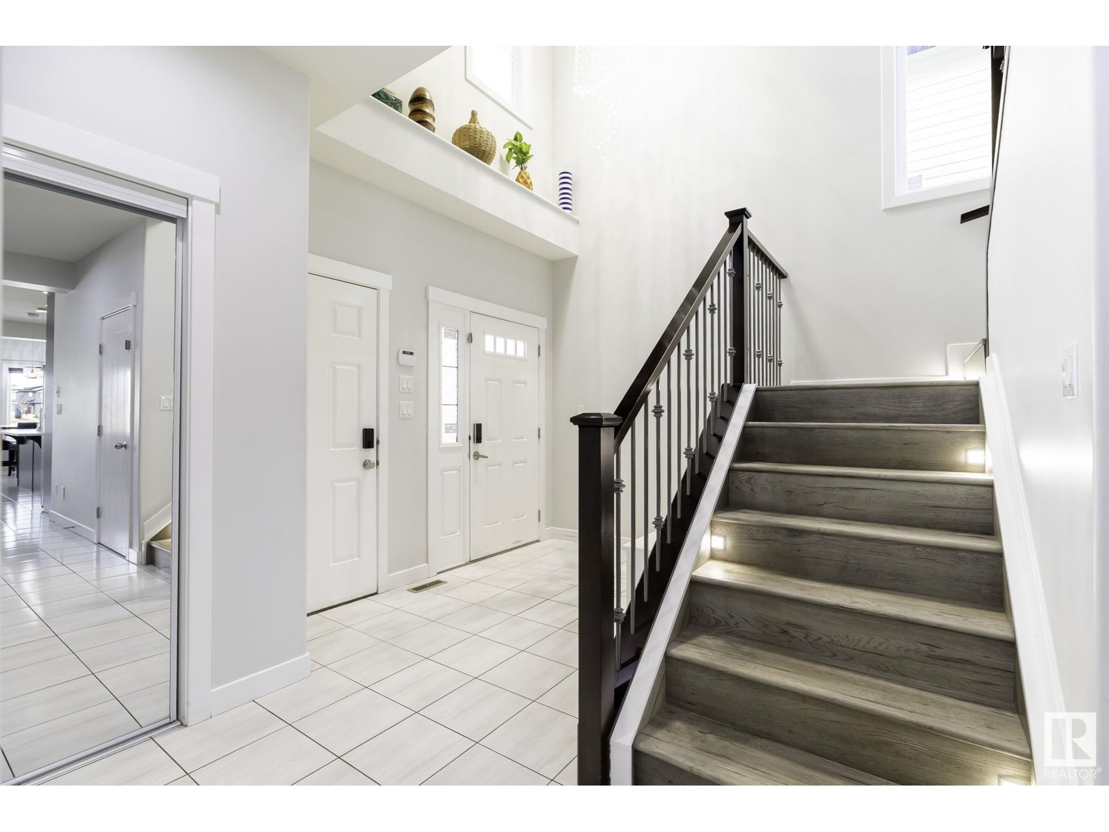 Property at 2217 56 ST SW image 2