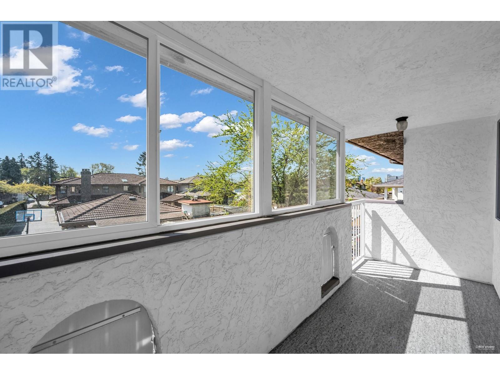 6932 Kitchener Street, Burnaby, British Columbia  V5B 2J9 - Photo 10 - R2994186