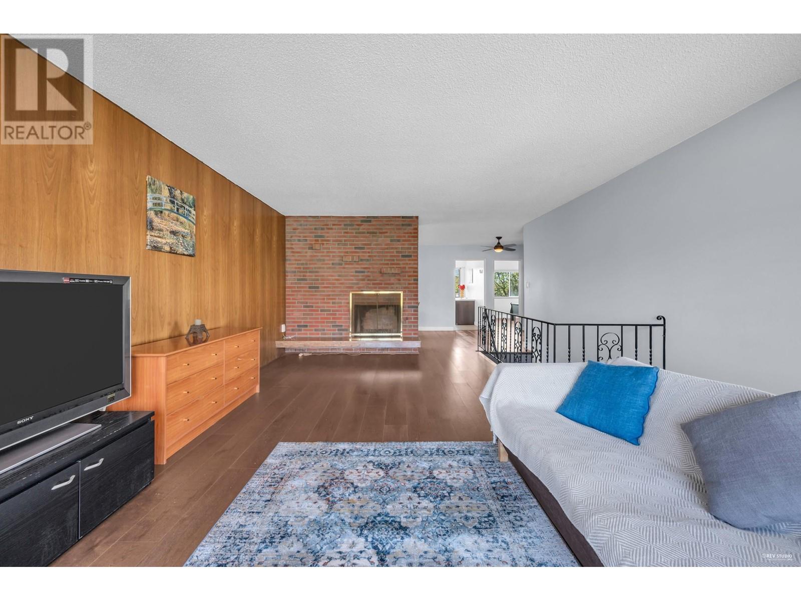 6932 Kitchener Street, Burnaby, British Columbia  V5B 2J9 - Photo 4 - R2994186