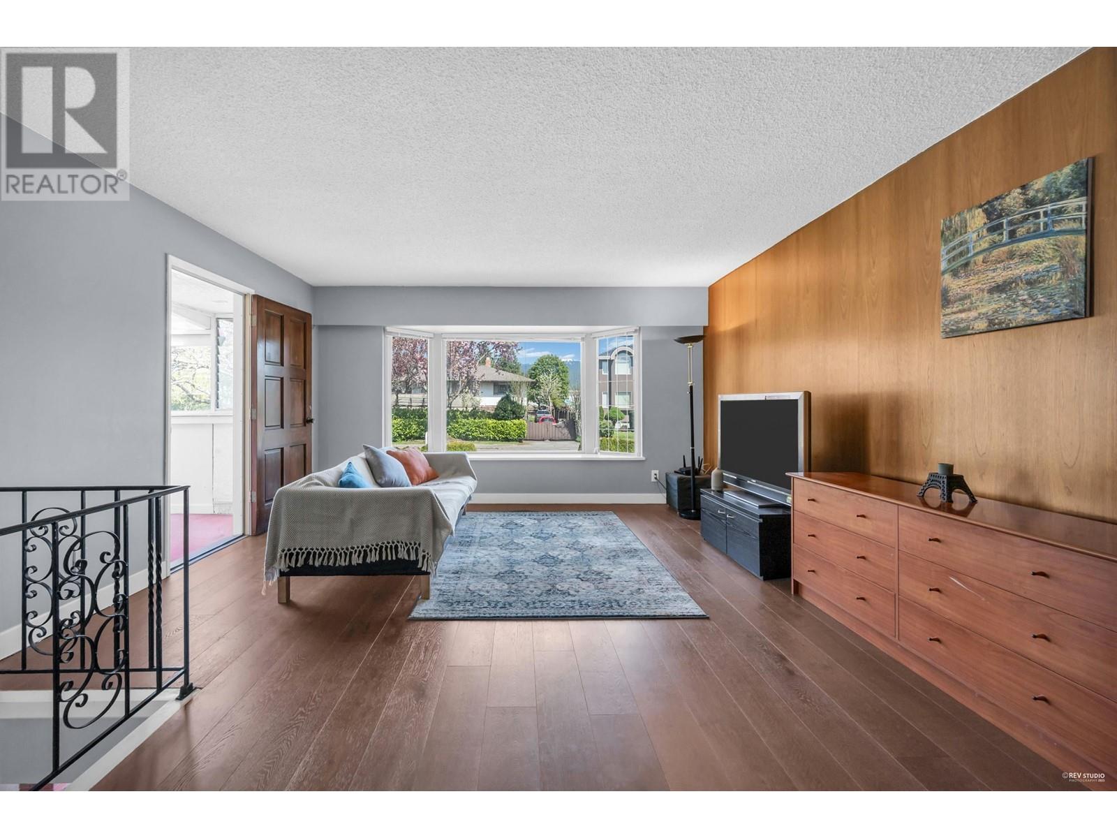 6932 Kitchener Street, Burnaby, British Columbia  V5B 2J9 - Photo 1 - R2994186