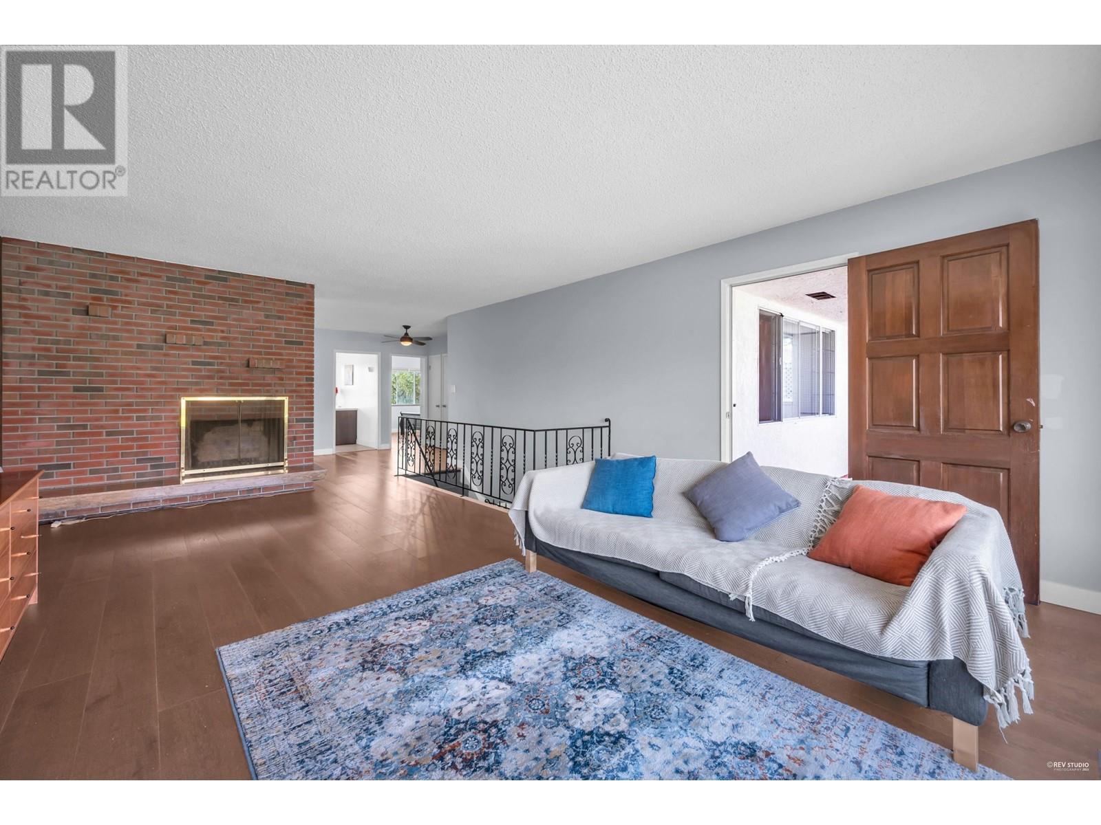 6932 Kitchener Street, Burnaby, British Columbia  V5B 2J9 - Photo 3 - R2994186