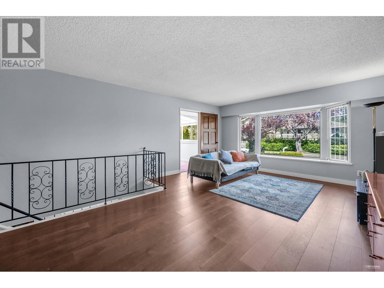 6932 Kitchener Street, Burnaby, British Columbia  V5B 2J9 - Photo 2 - R2994186