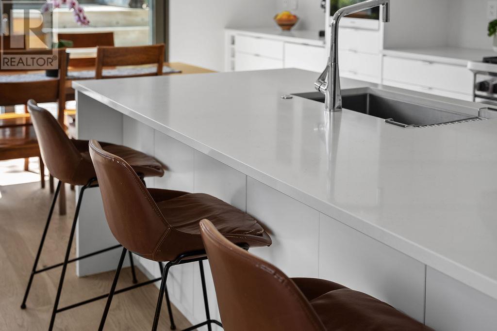 Listing Picture 12 of 40 : 11711 YOSHIDA COURT, Richmond / 烈治文 - 魯藝地產 Yvonne Lu Group - MLS Medallion Club Member