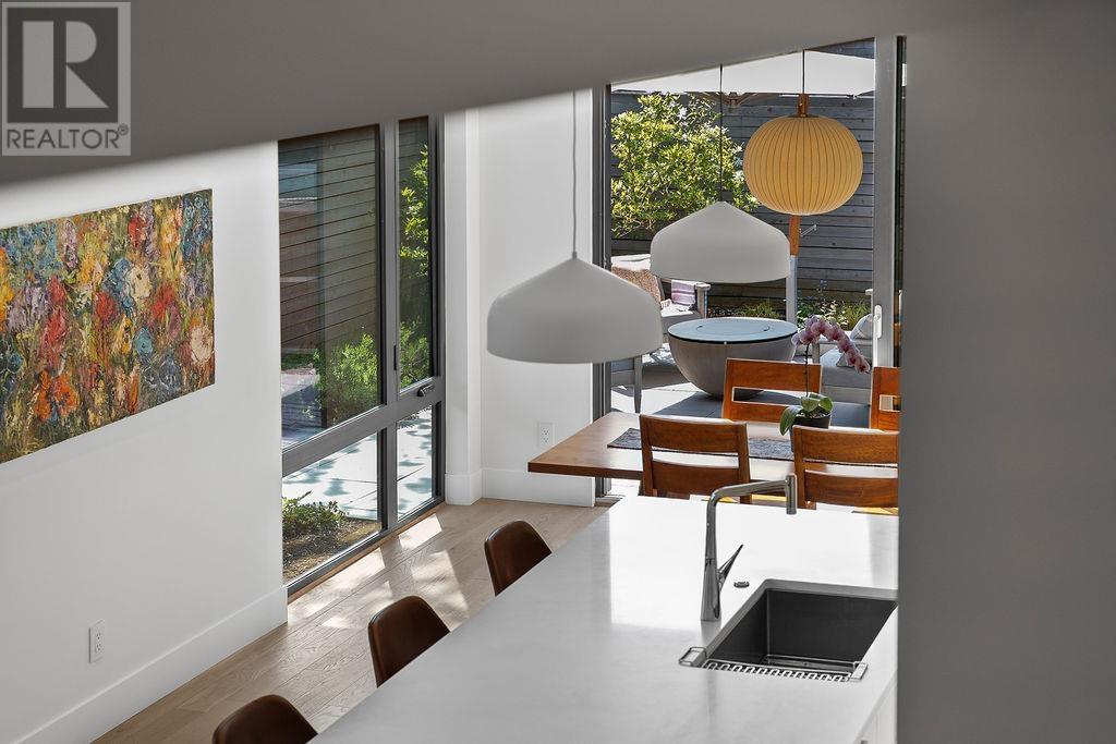 Listing Picture 17 of 40 : 11711 YOSHIDA COURT, Richmond / 烈治文 - 魯藝地產 Yvonne Lu Group - MLS Medallion Club Member