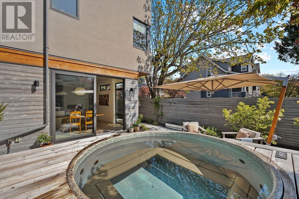 Listing Picture 35 of 40 : 11711 YOSHIDA COURT, Richmond / 烈治文 - 魯藝地產 Yvonne Lu Group - MLS Medallion Club Member