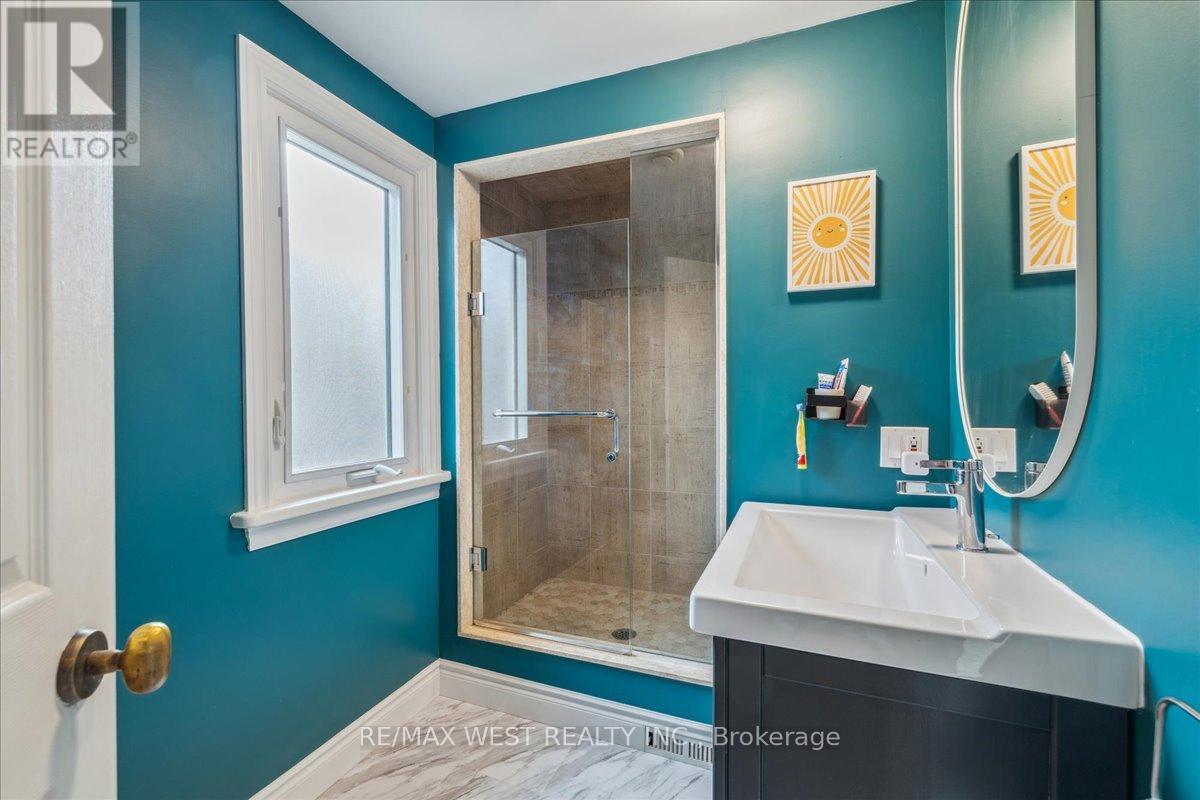1032 King Road, Burlington, Ontario  L7T 3L4 - Photo 12 - W12078017