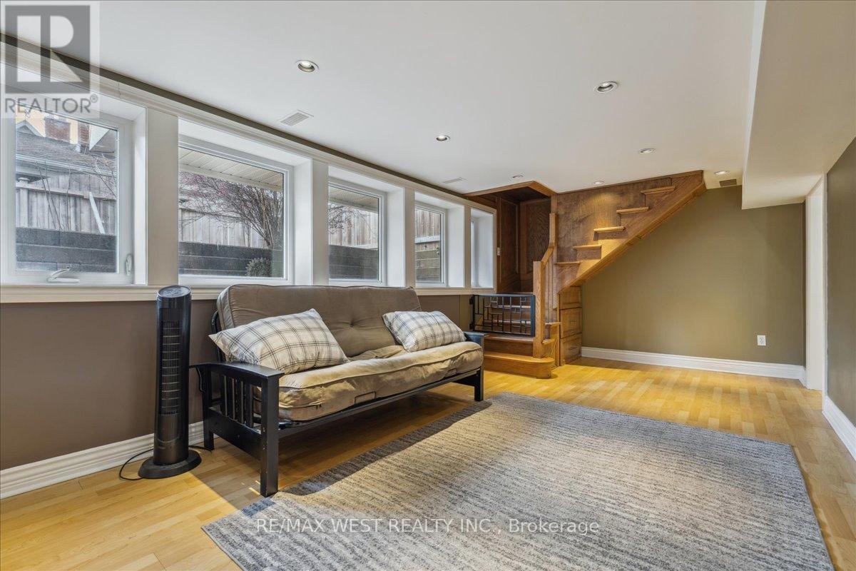 1032 King Road, Burlington, Ontario  L7T 3L4 - Photo 19 - W12078017