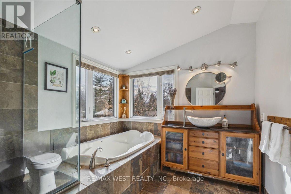 1032 King Road, Burlington, Ontario  L7T 3L4 - Photo 10 - W12078017