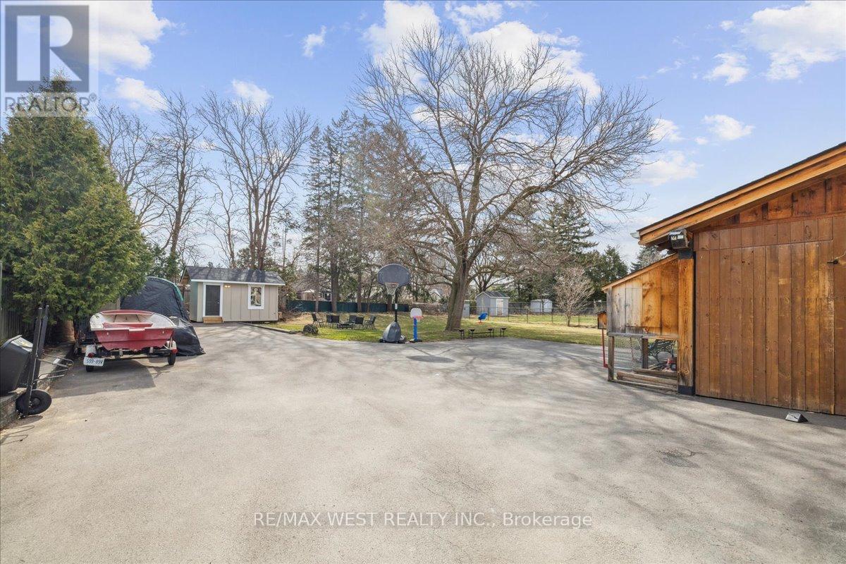 1032 King Road, Burlington, Ontario  L7T 3L4 - Photo 26 - W12078017