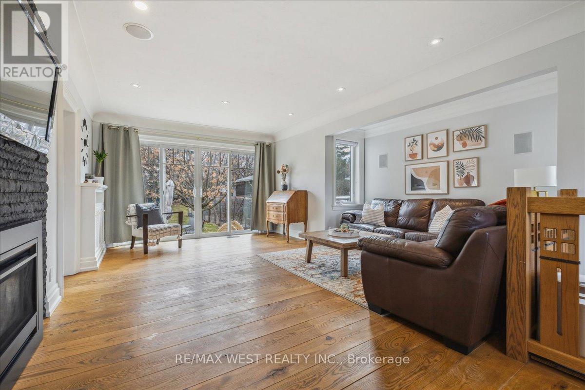 Property at 1032 KING ROAD image 4