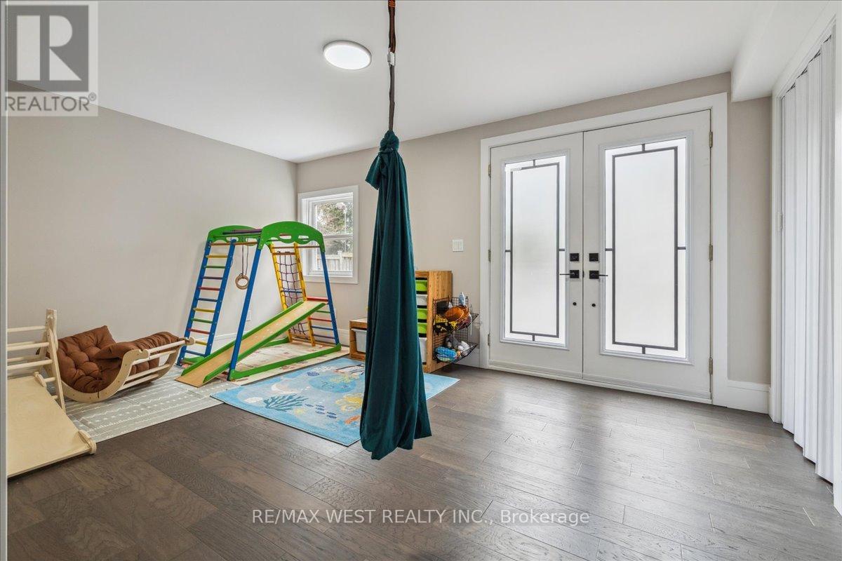 1032 King Road, Burlington, Ontario  L7T 3L4 - Photo 8 - W12078017