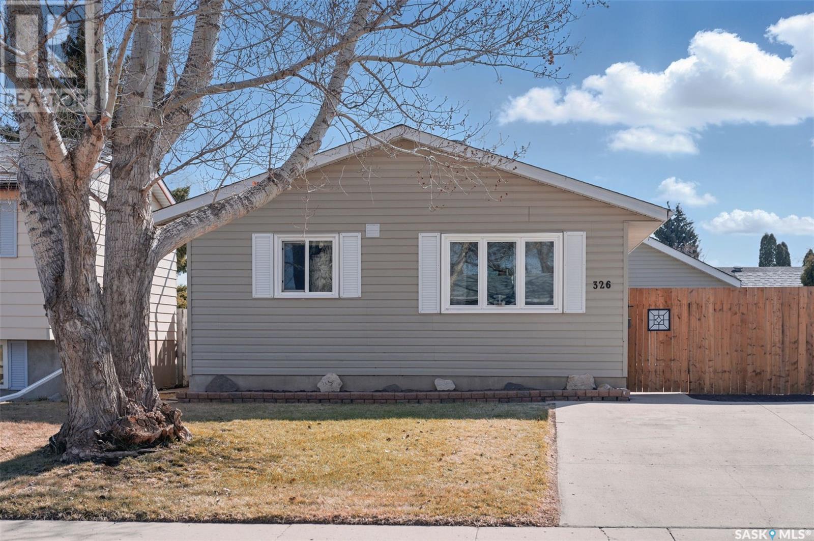 Property at 326 Vanier CRESCENT image 3