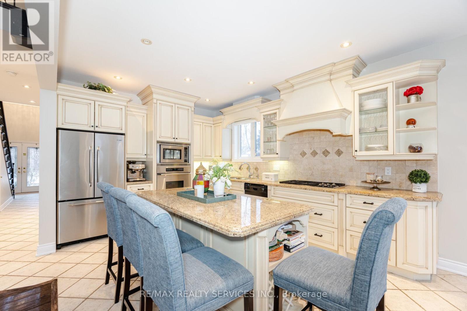 2 Putney Road, Caledon, Ontario  L7C 1R4 - Photo 10 - W12105013