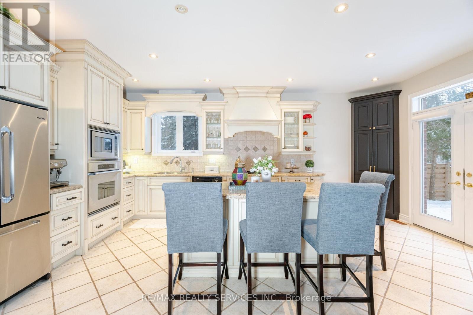 2 Putney Road, Caledon, Ontario  L7C 1R4 - Photo 11 - W12105013