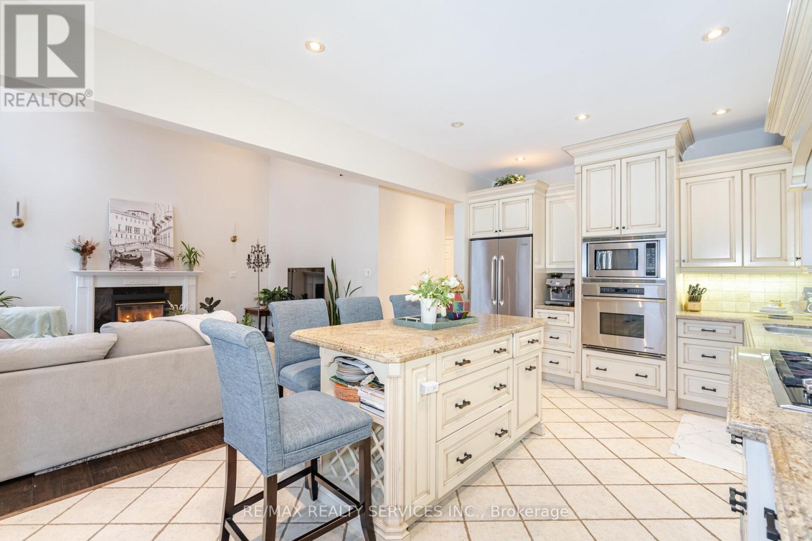 2 Putney Road, Caledon, Ontario  L7C 1R4 - Photo 8 - W12105013