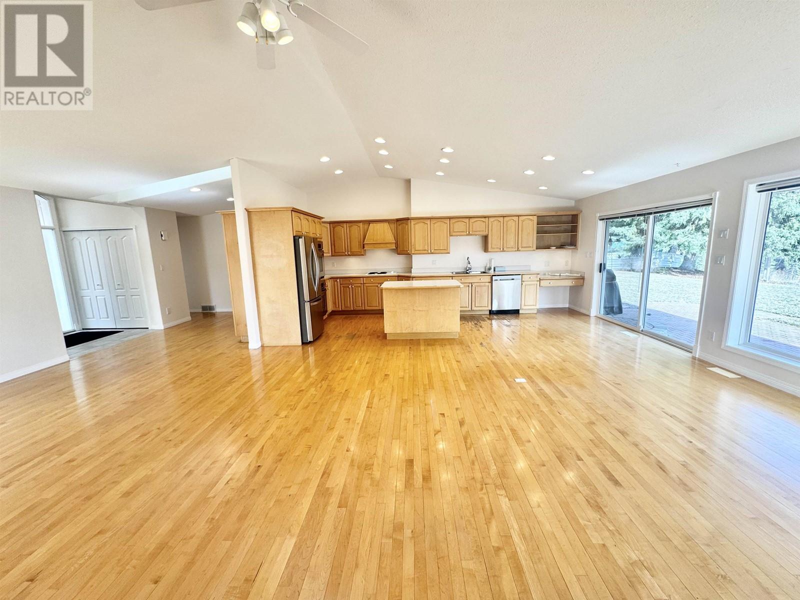 145 Evergreen Crescent, 100 Mile House, British Columbia  V0K 2E0 - Photo 6 - R2982813