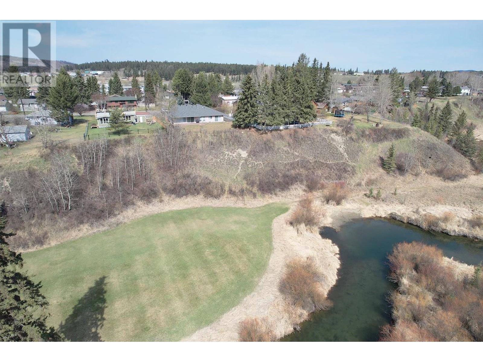 145 Evergreen Crescent, 100 Mile House, British Columbia  V0K 2E0 - Photo 3 - R2982813