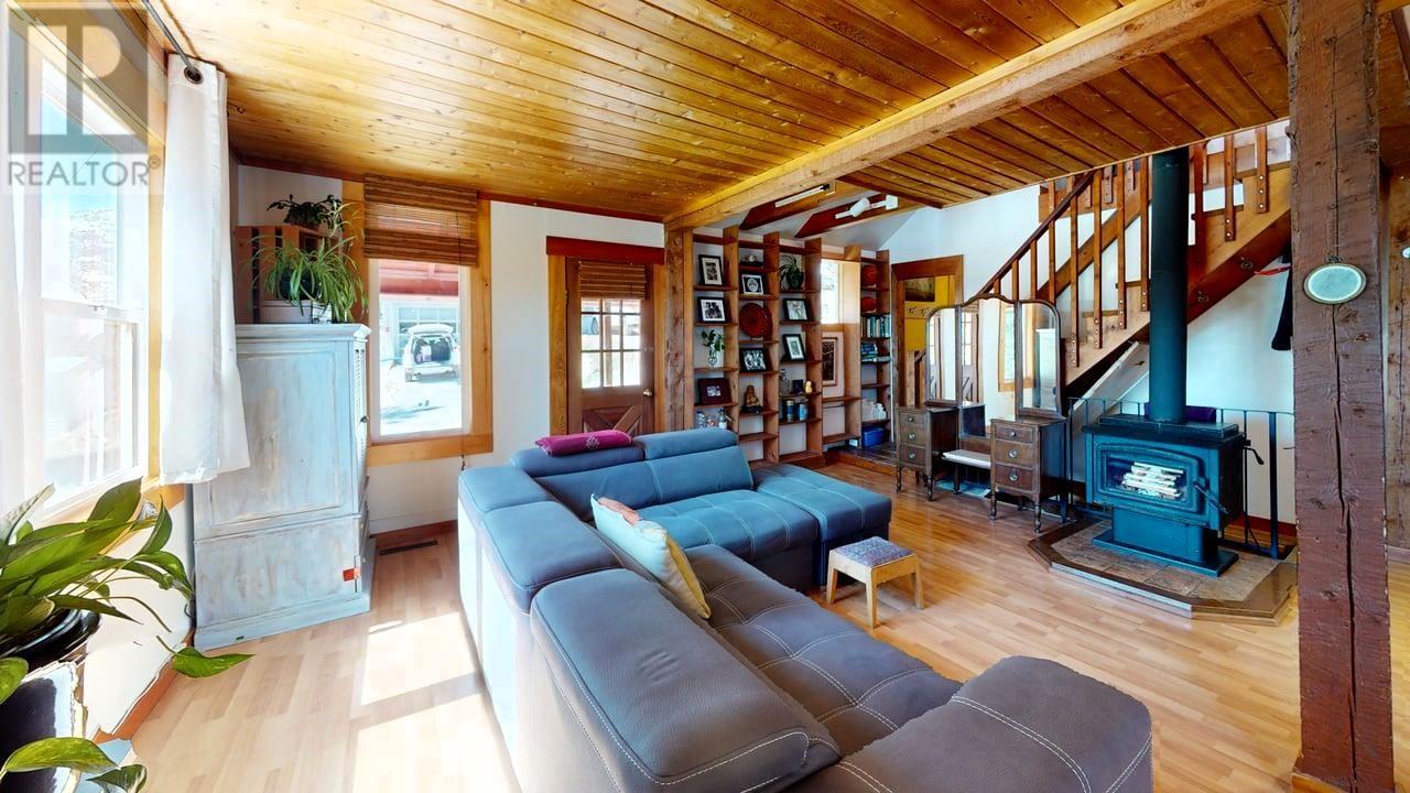 Property at 2034 Cliff Street image 1