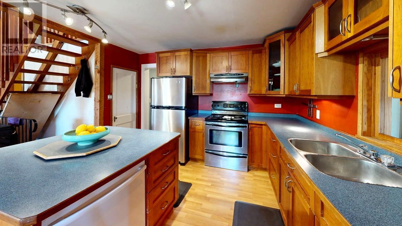 Property at 2034 Cliff Street image 3