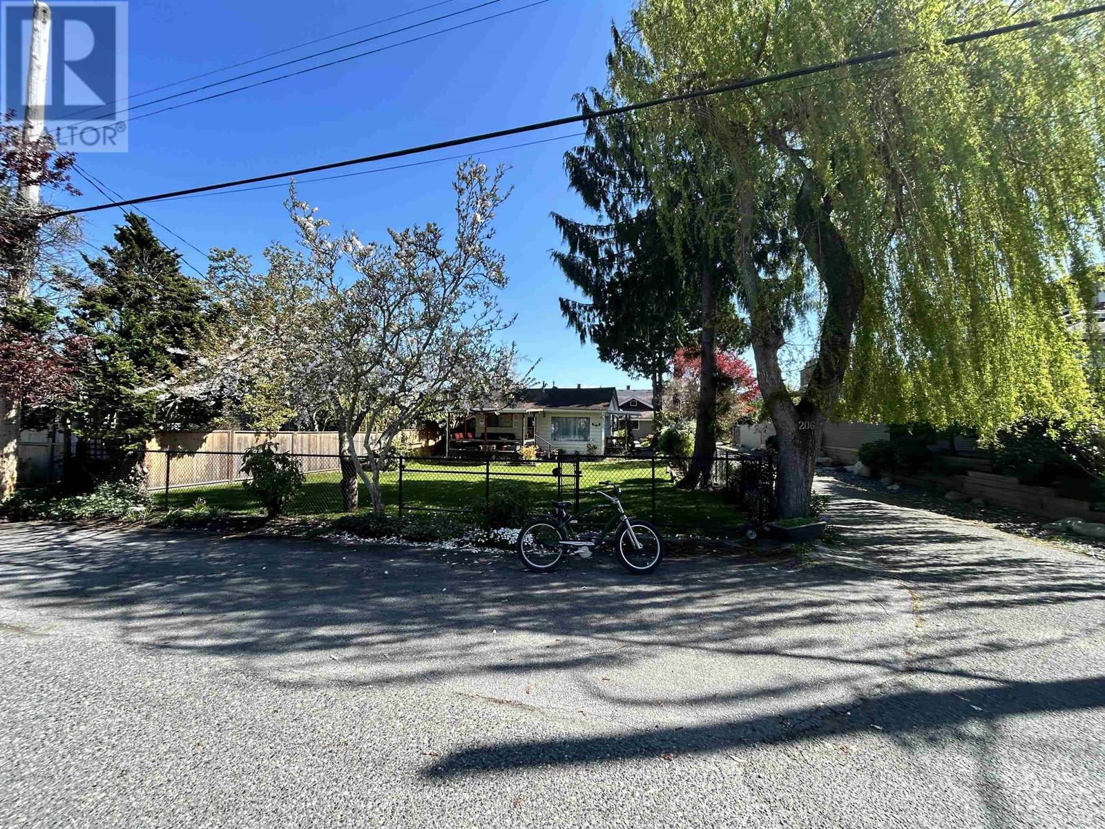 Property at 206 66A STREET image 3