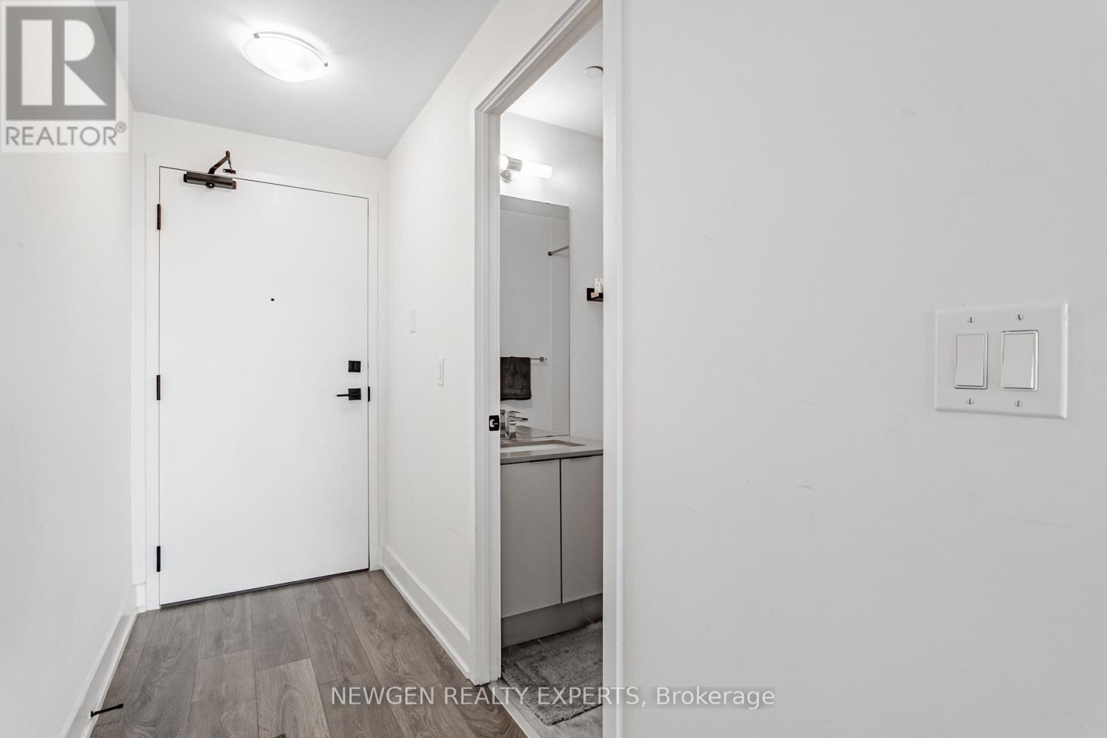 1310 - 2481 Taunton Road, Oakville, Ontario  L6H 3R7 - Photo 5 - W12105070