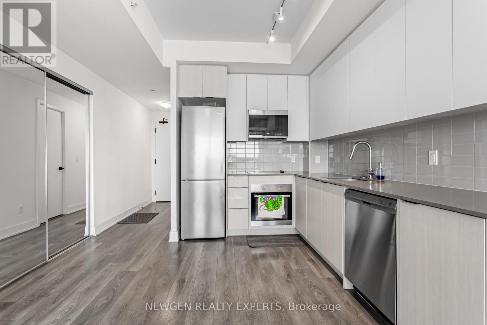 1310 - 2481 Taunton Road, Oakville, Ontario  L6H 3R7 - Photo 6 - W12105070