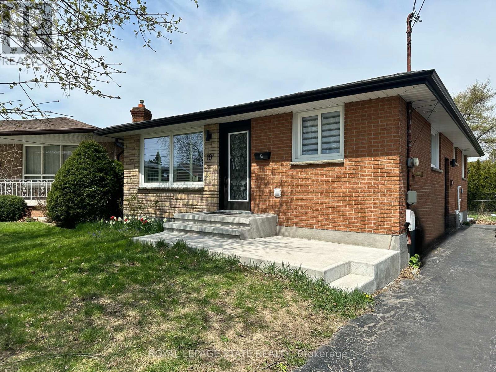Property at 10 SANDLYN COURT image 1