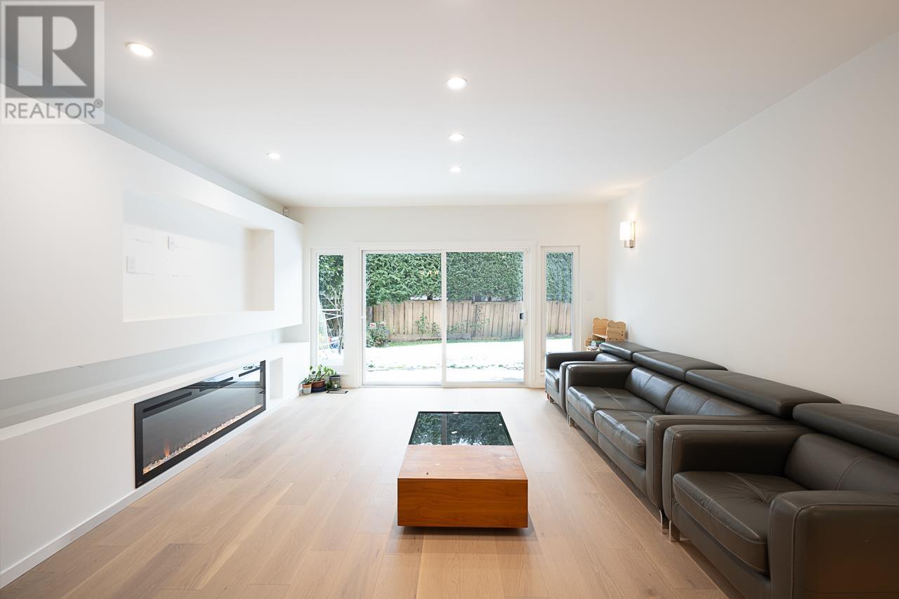 Listing Picture 4 of 27 : 6540 JUNIPER DRIVE, Richmond / 烈治文 - 魯藝地產 Yvonne Lu Group - MLS Medallion Club Member