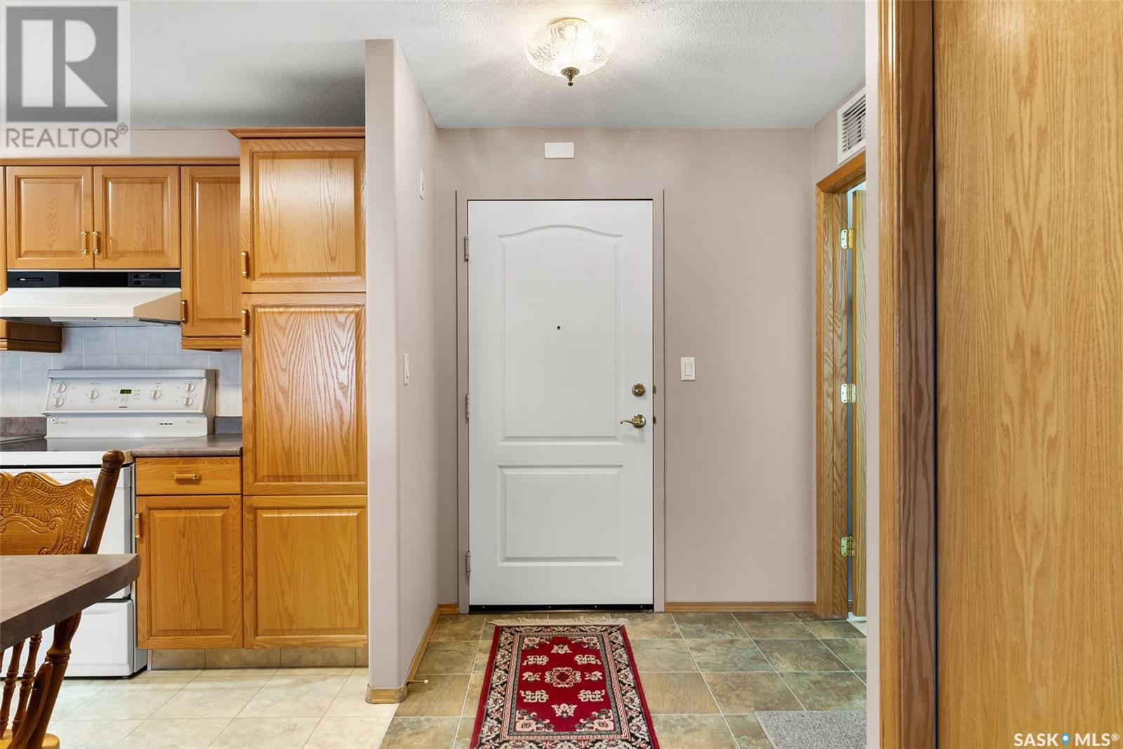 Property at 204 205 MCINTYRE STREET N image 3