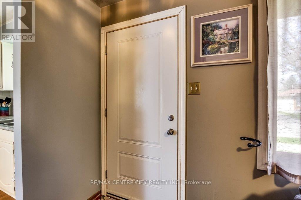 Photo 2 of 30 for 88 Stroud Crescent