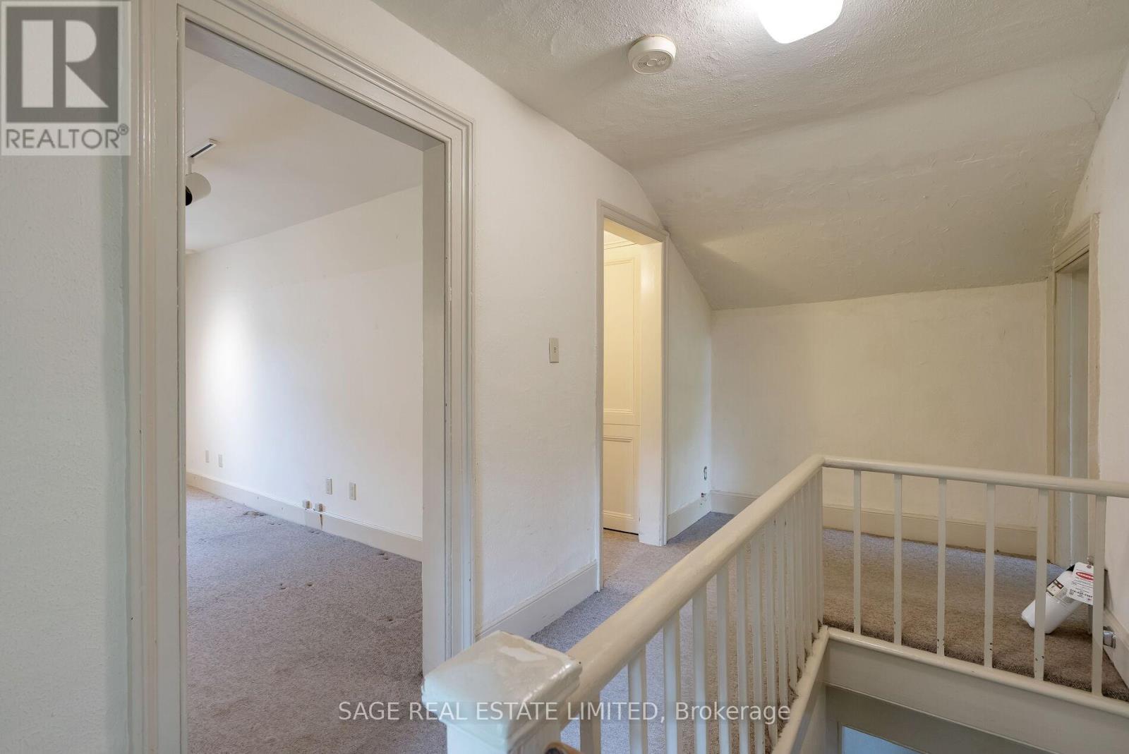 322 La Rose Avenue, Toronto, Ontario  M9P 1B9 - Photo 26 - W12105187