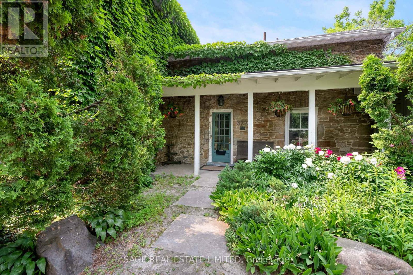 322 La Rose Avenue, Toronto, Ontario  M9P 1B9 - Photo 5 - W12105187
