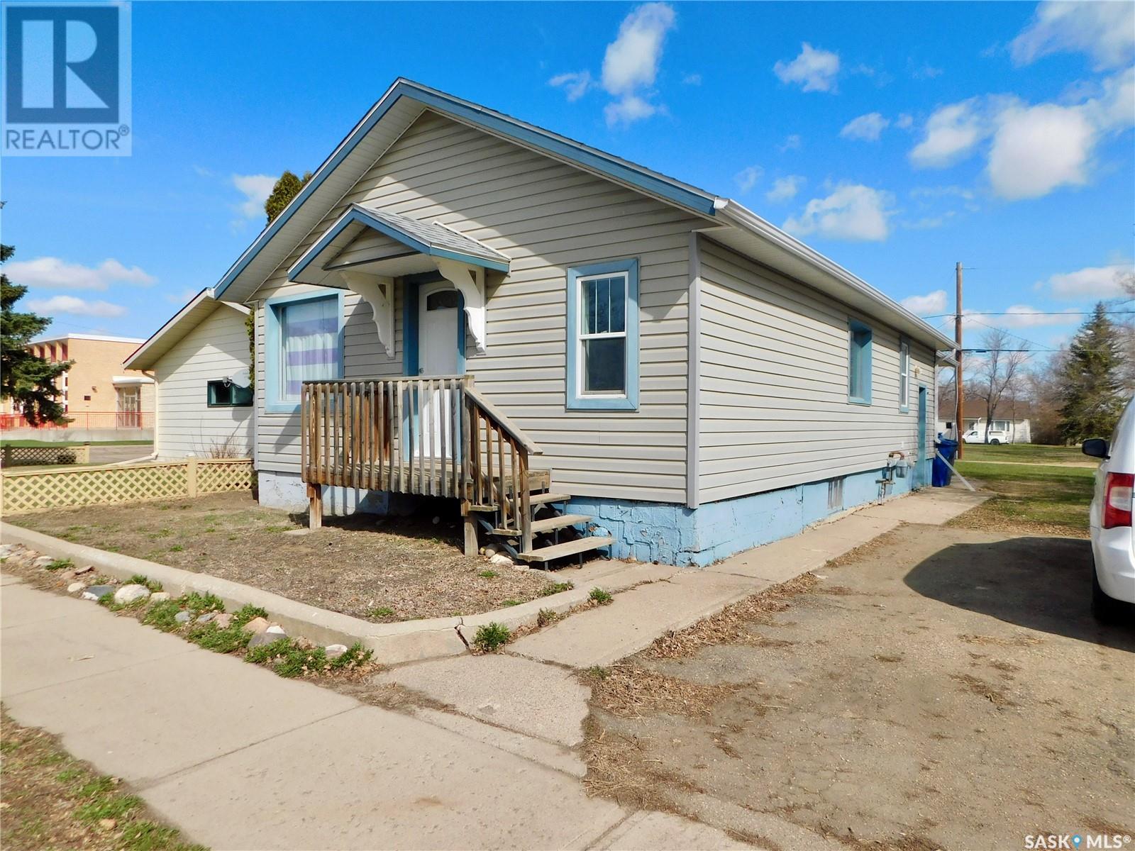 Property at 403 6th AVENUE E image 2