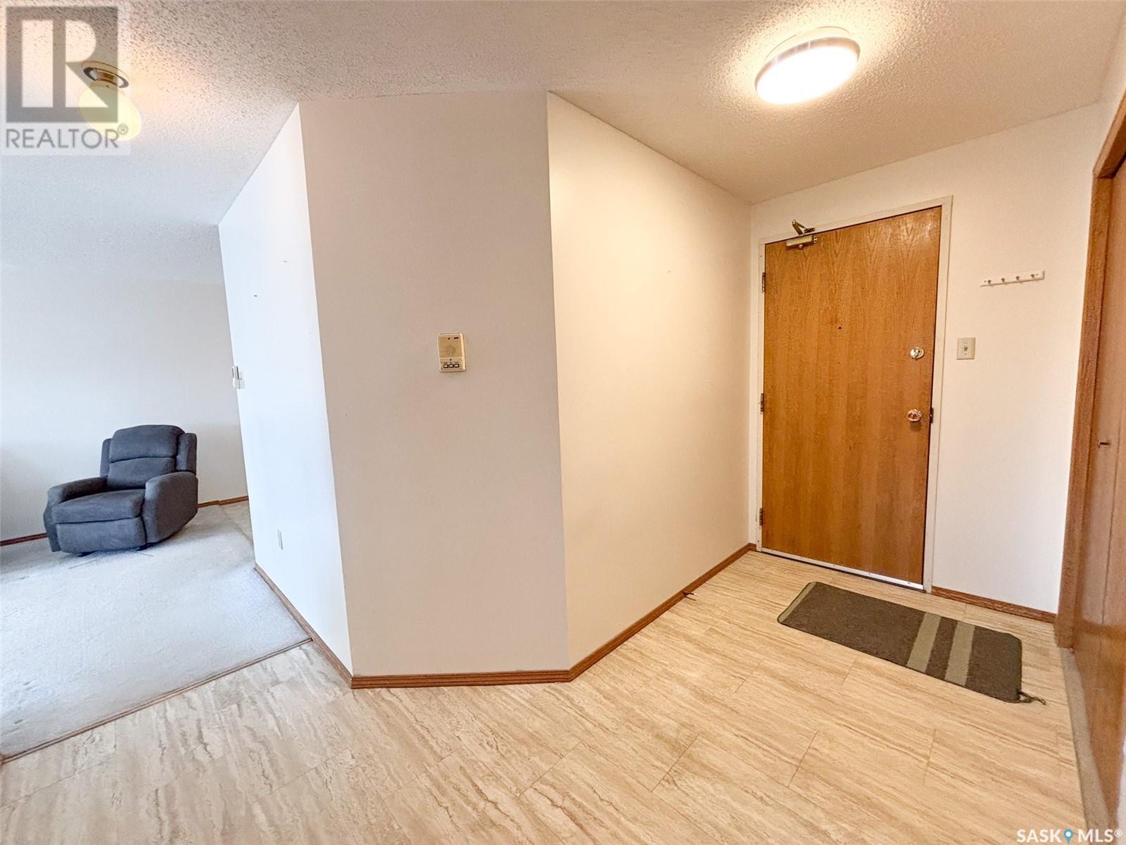 Property at 205 3220 33rd STREET W image 5