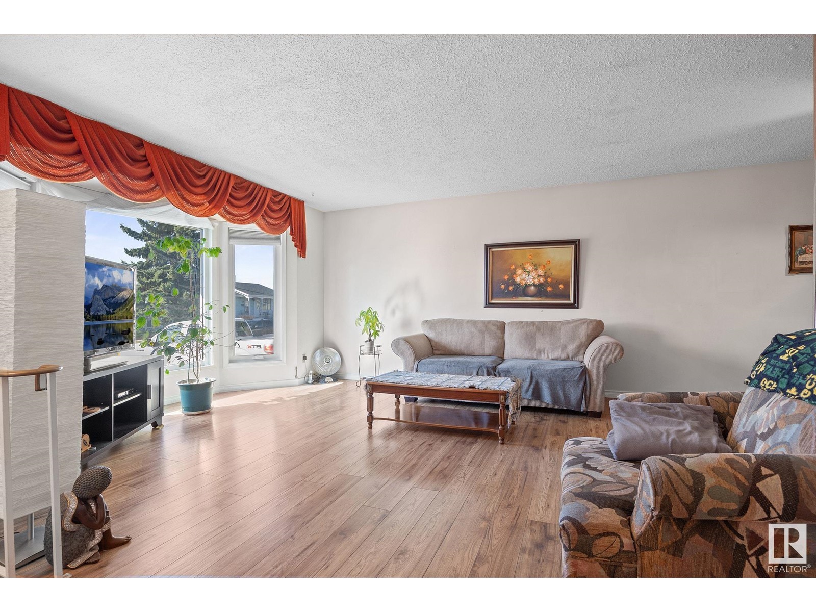 Property at 4112 136 AV NW image 4
