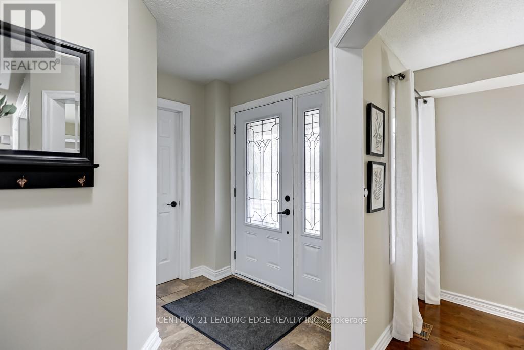 Property at 128 BASSETT BOULEVARD image 2
