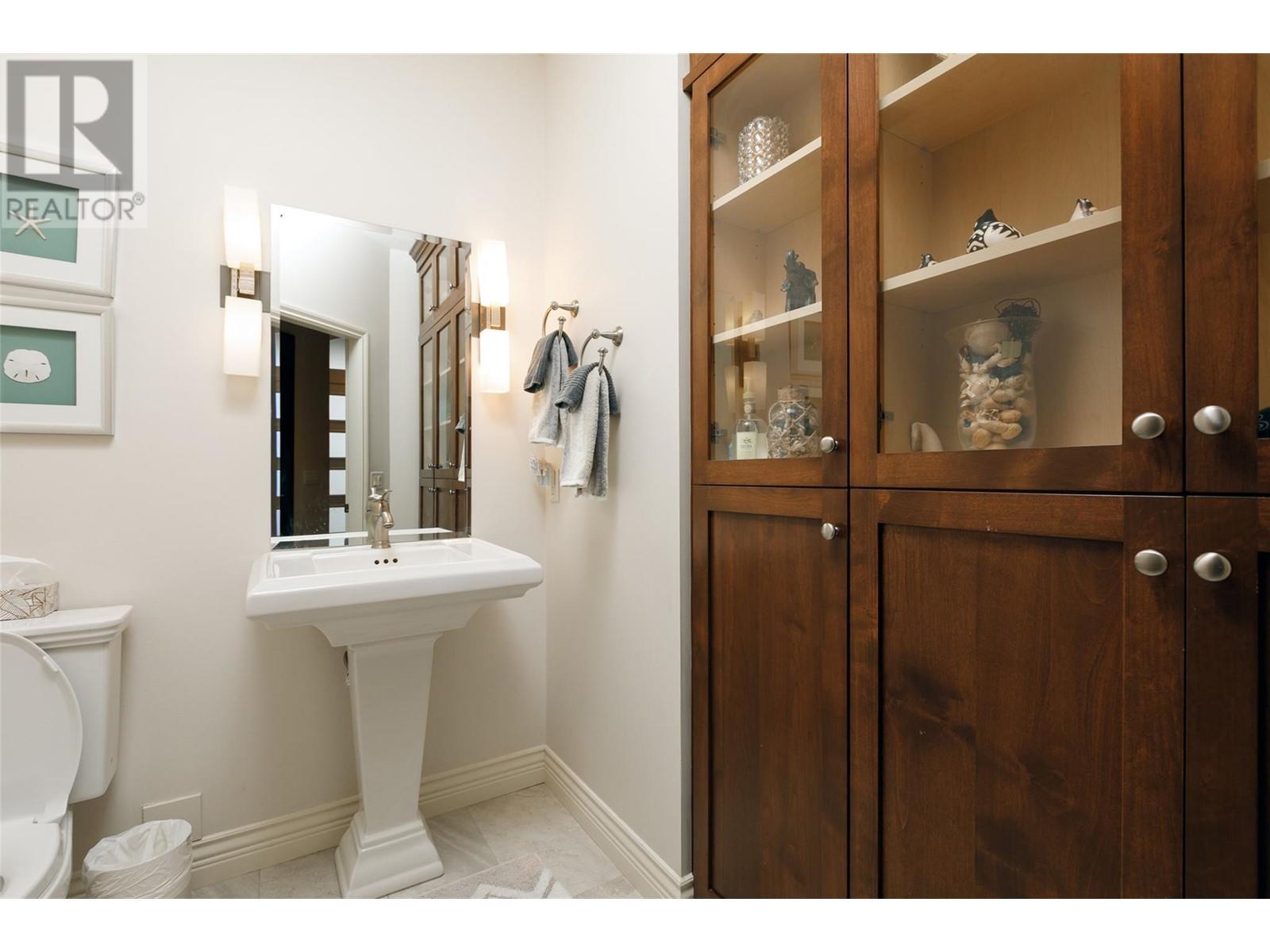 Property at 4828 CARMEL Crescent image 3