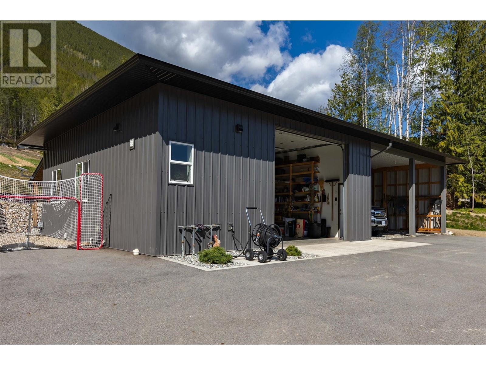 6400 1 Avenue Nw, Salmon Arm, British Columbia  V1E 3B2 - Photo 42 - 10345064