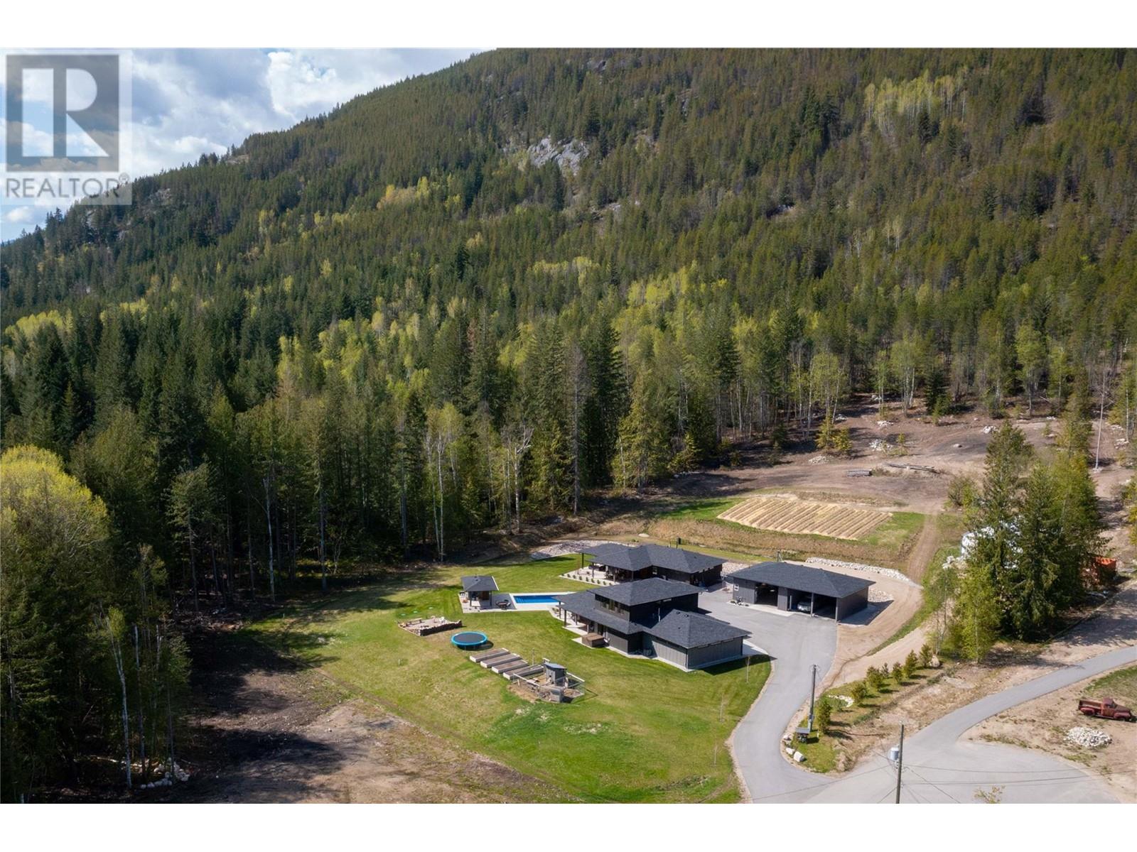 6400 1 Avenue Nw, Salmon Arm, British Columbia  V1E 3B2 - Photo 49 - 10345064