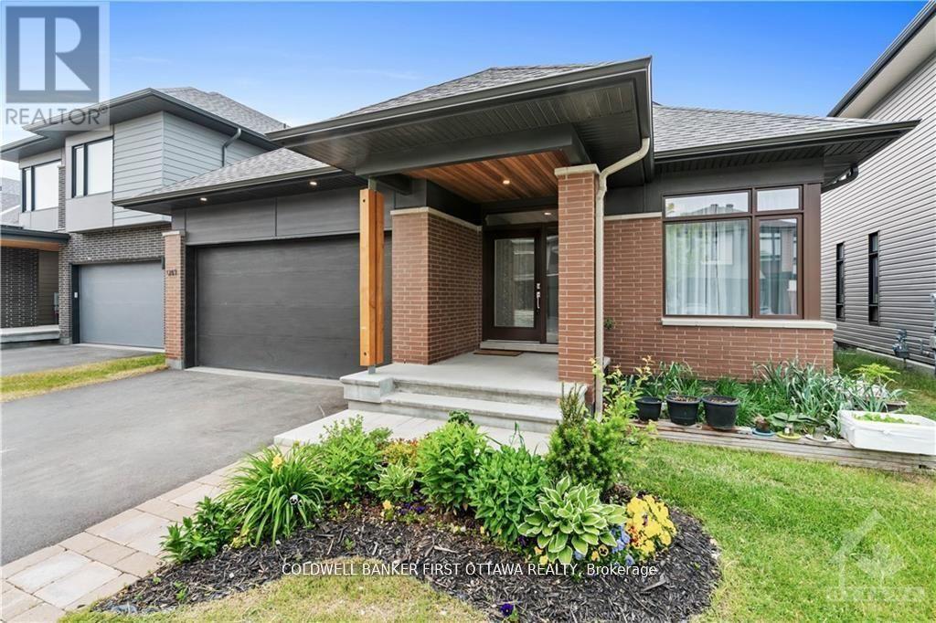 Property at 945 ISLINGTON WAY image 2