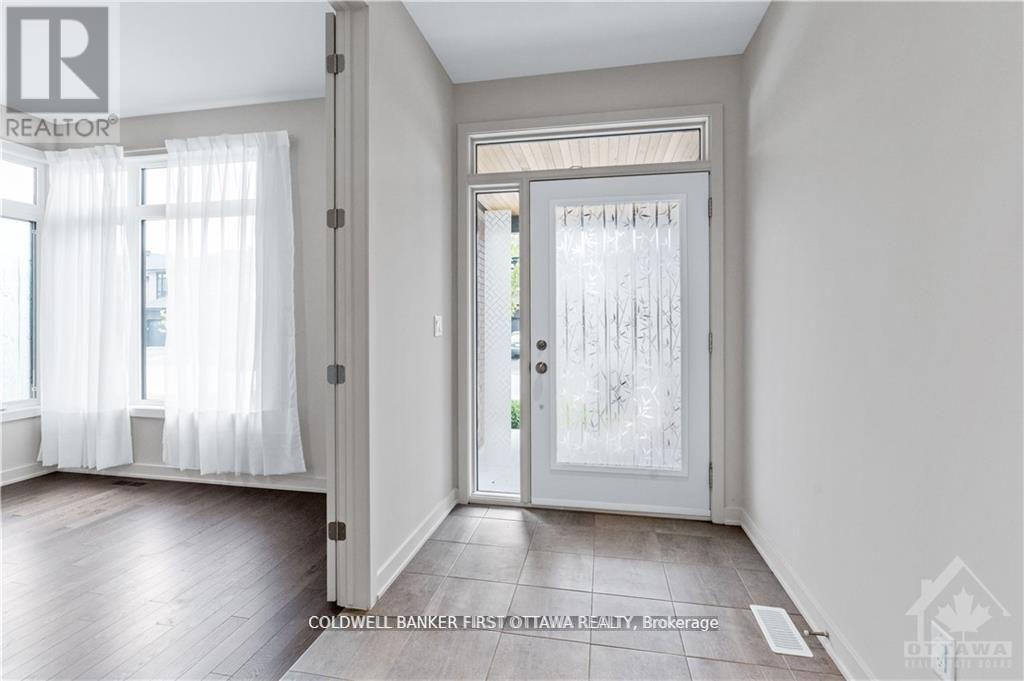 Property at 945 ISLINGTON WAY image 3