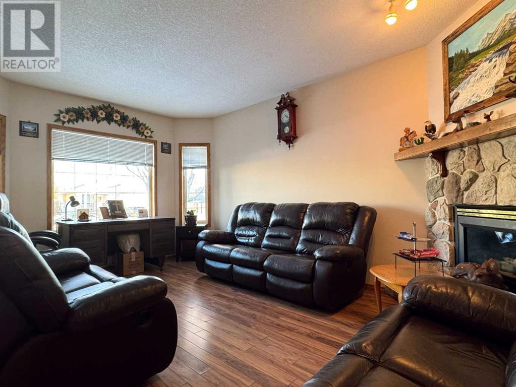 Property at 18 Cougar Crescent N image 4
